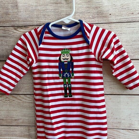 RICRAC & RUFFLES APPLIQUED NUTCRACKER‎ ROMPER IN RED AND WHITE STRIPES - Picture 2 of 7